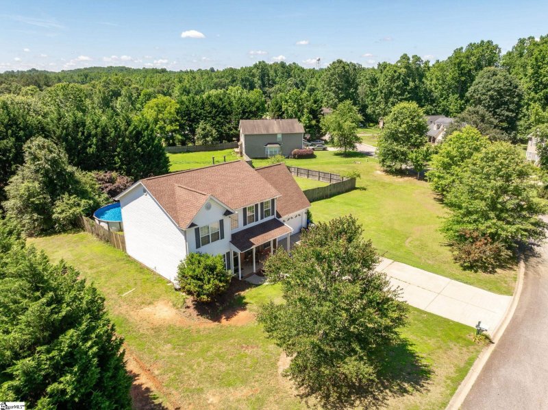 Property image 2 of 518 N Hampton Meadows Drive in Hampton Meadows, Lyman, SC 29365