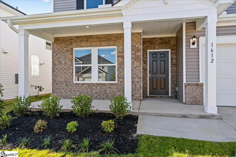 Property image 3 of 1612 Erindale Drive in Brayfield Manor, Wellford, SC 29385