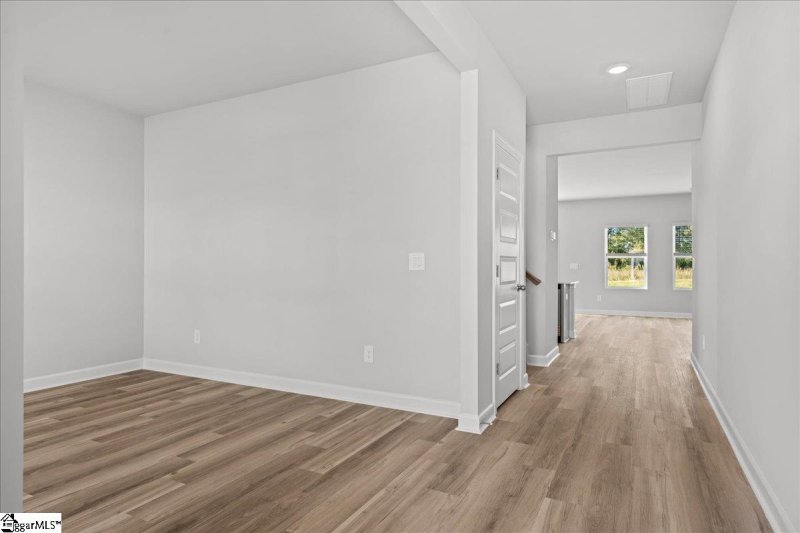 Property image 4 of 1612 Erindale Drive in Brayfield Manor, Wellford, SC 29385