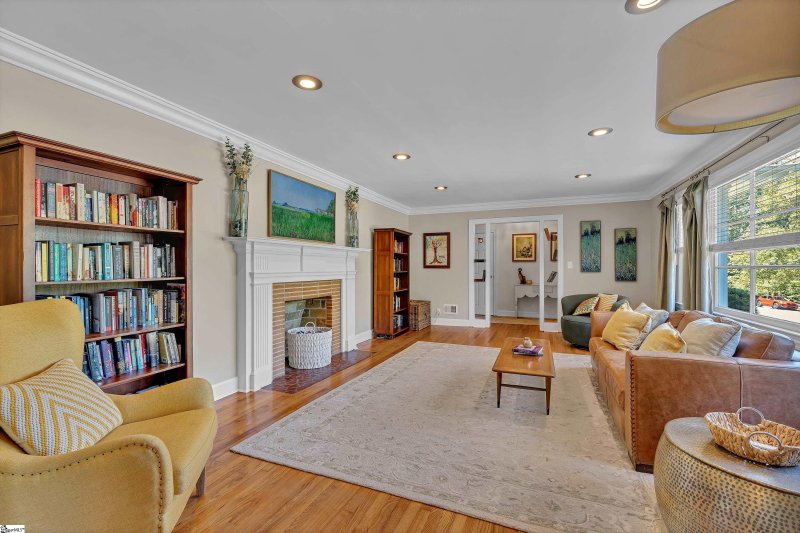 Property image 2 of 70 Lake Forest Drive in Stone Lake, Greenville, SC 29609