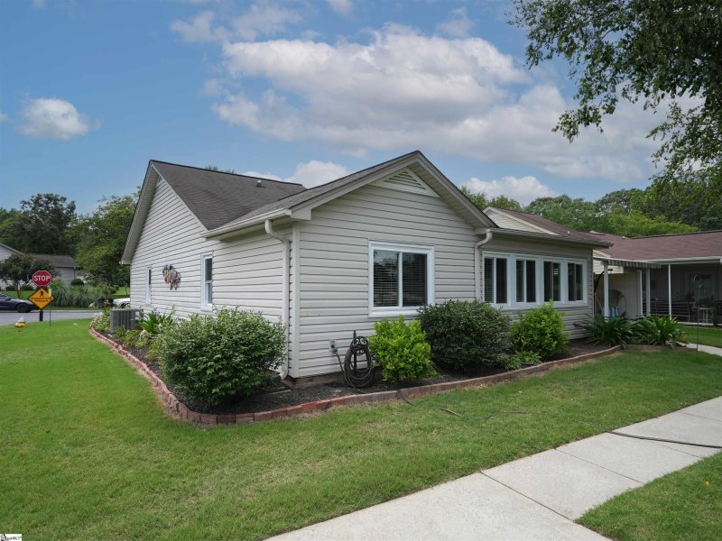 Property image 3 of 100 N Woodgreen Way in Rolling Green Village, Greenville, SC 29615