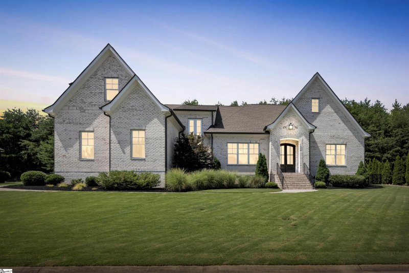 Property image 2 at 136 Gascony Drive, Greenville, SC 29609