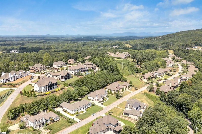 Property image 3 at 136 Gascony Drive, Greenville, SC 29609