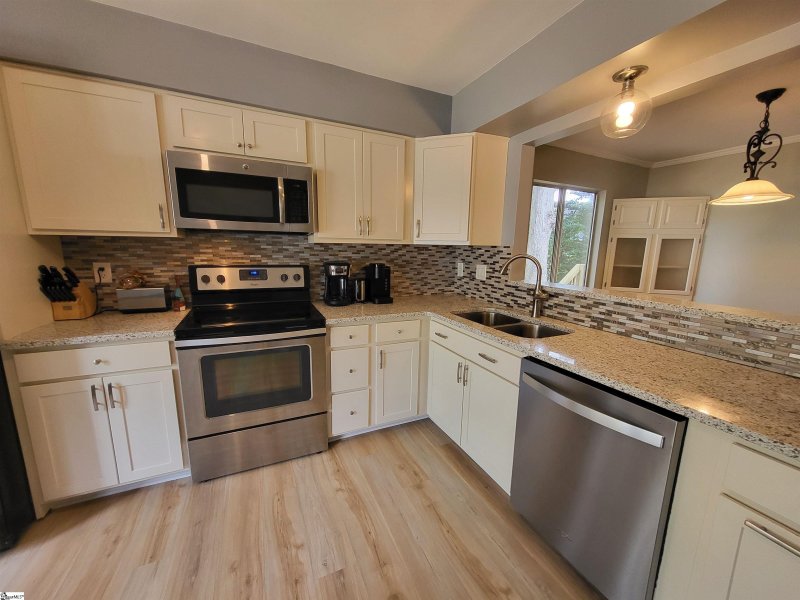 Property image 3 of 210 Three Forks Place in Half Mile Lake, Greenville, SC 29609