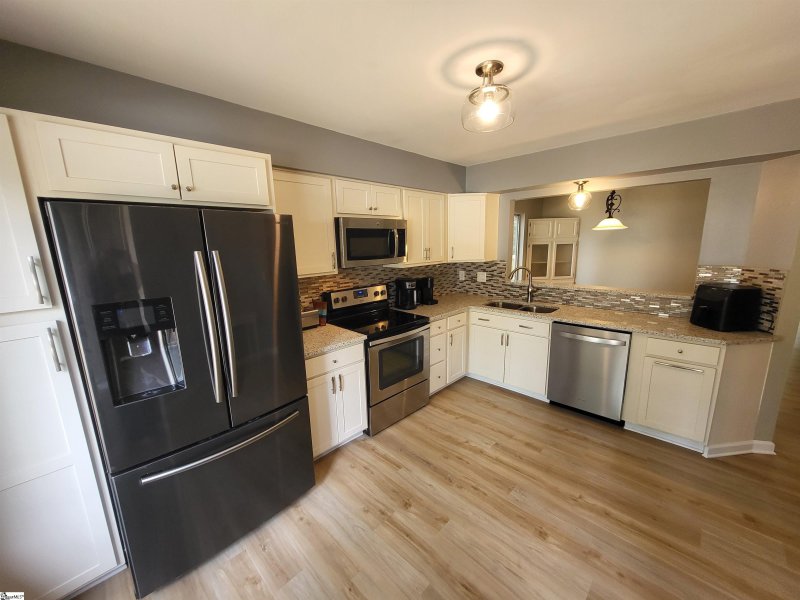 Property image 4 of 210 Three Forks Place in Half Mile Lake, Greenville, SC 29609