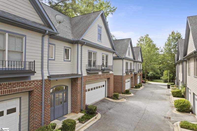 Property image 2 of 706 Bennett Street in North Park, Greenville, SC 29609