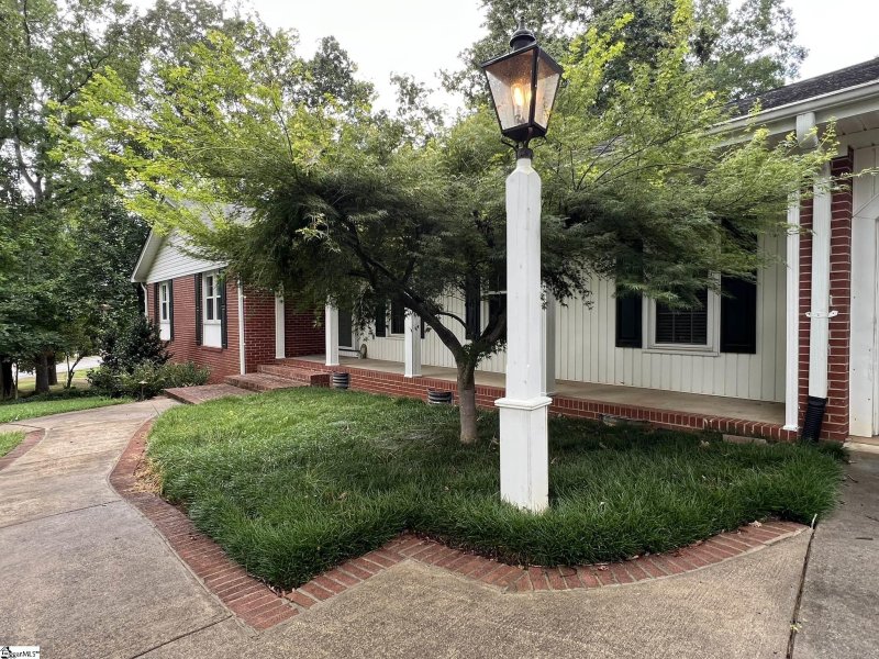 Property image 3 of 101 Robinall Drive in Forest Acres, Easley, SC 29642