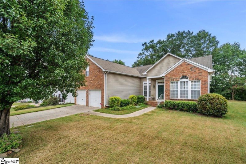 Property image 2 at 8 Birkdale Drive, Simpsonville, SC 29681