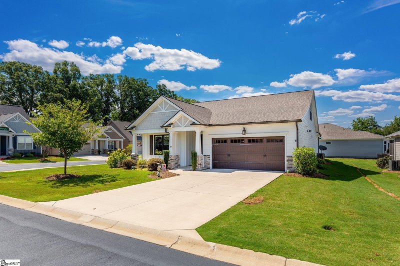 Property image 2 of 124 Sunlit Drive in Cottages at Harrison Bridge, Simpsonville, SC 29680