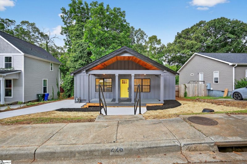 Property image 2 of 226 Maco Terrace in Nicholtown, Greenville, SC 29607