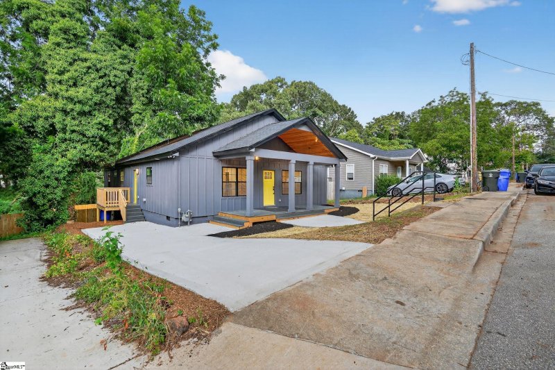 Property image 3 of 226 Maco Terrace in Nicholtown, Greenville, SC 29607