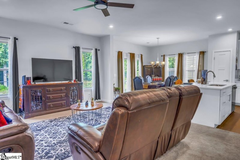 Property image 3 of 516 Martin Creek Drive in Merrydale Village, Simpsonville, SC 29680