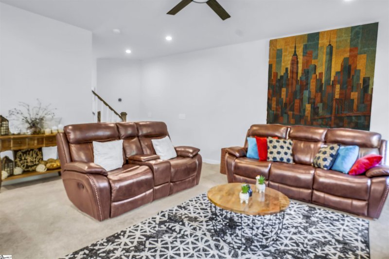 Property image 4 of 516 Martin Creek Drive in Merrydale Village, Simpsonville, SC 29680