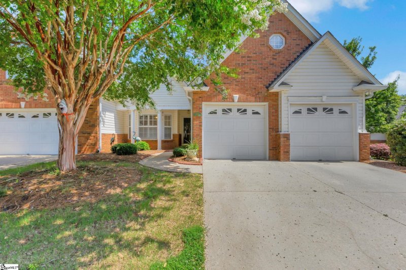 Property image 2 at 665 Ivybrooke Avenue, Greenville, SC 29615
