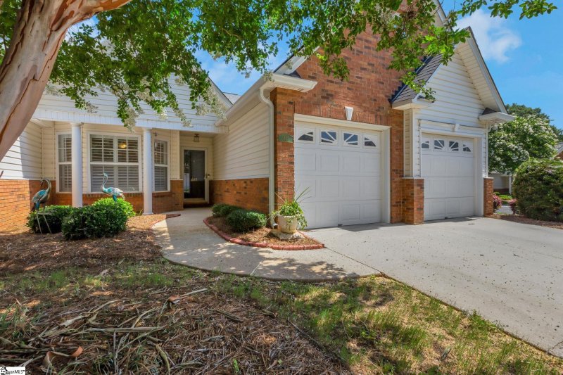 Property image 3 at 665 Ivybrooke Avenue, Greenville, SC 29615