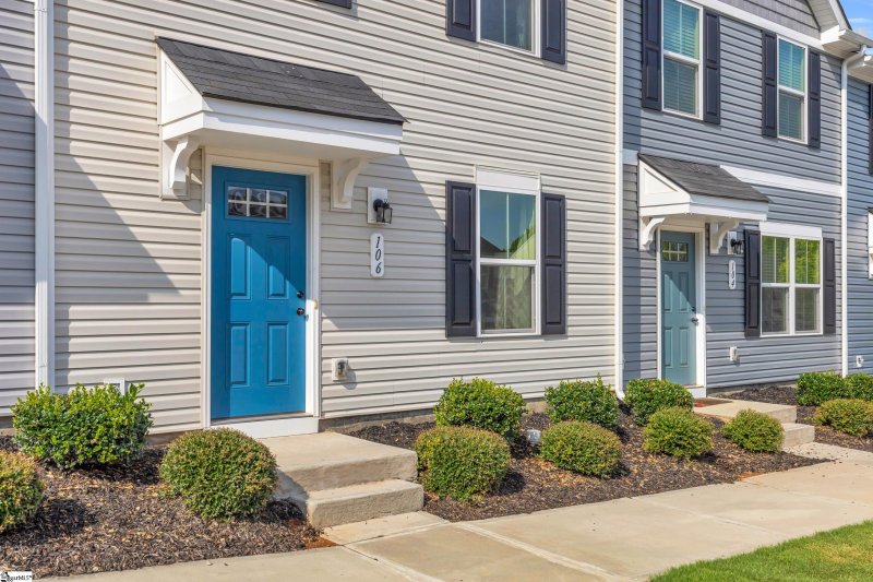 Property image 2 of 106 Forthside Way in Walnut Hill Townes, Greer, SC 29651