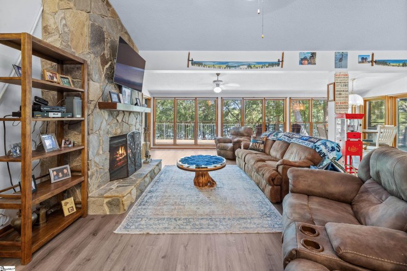 Property image 5 of 108 Tulip Lane in Chickasaw Point, Westminster, SC 29693-6446