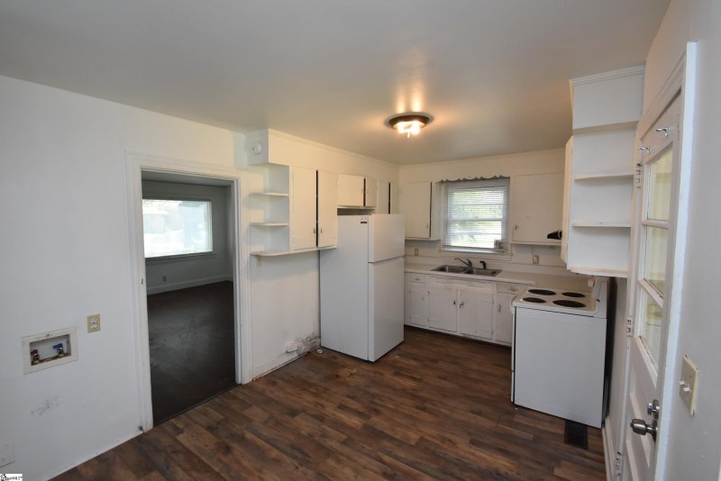 Property image 4 at 10 Mayflower Avenue, Greenville, SC 29605