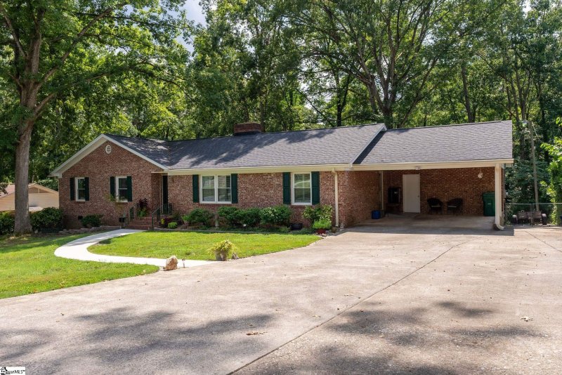 Property image 2 of 201 Randy Drive in Edwards Forest, Taylors, SC 29687