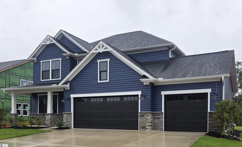 Eagle Creek, Central Community