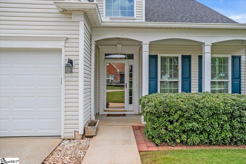 Property image 3 of 812 Medora Drive in St James Place, Greer, SC 29650