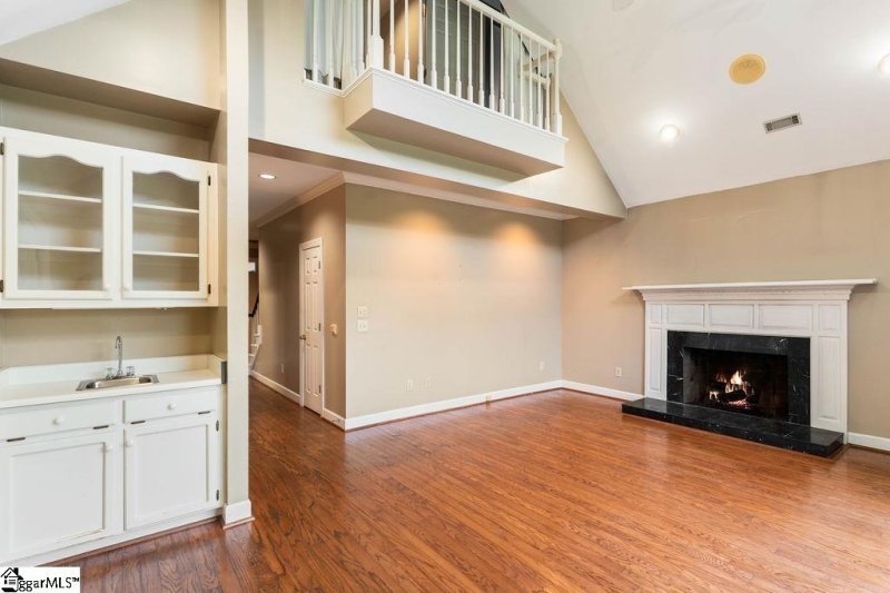 Property image 4 of 306 Greenview Circle in Linkside Green, Greenville, SC 29609