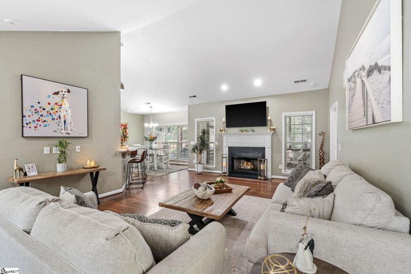 Property image 3 at 401 Meadow Hill Way, Greer, SC 29650