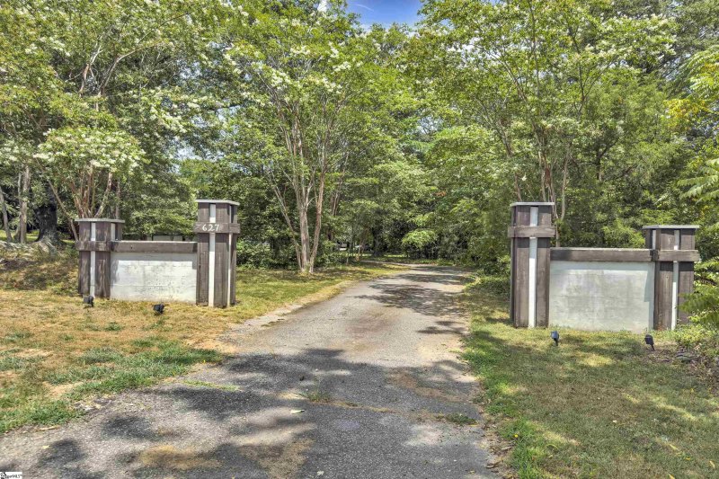 Property image 4 of 627 Pelham Road in Watson Orchard, Greenville, SC 29615