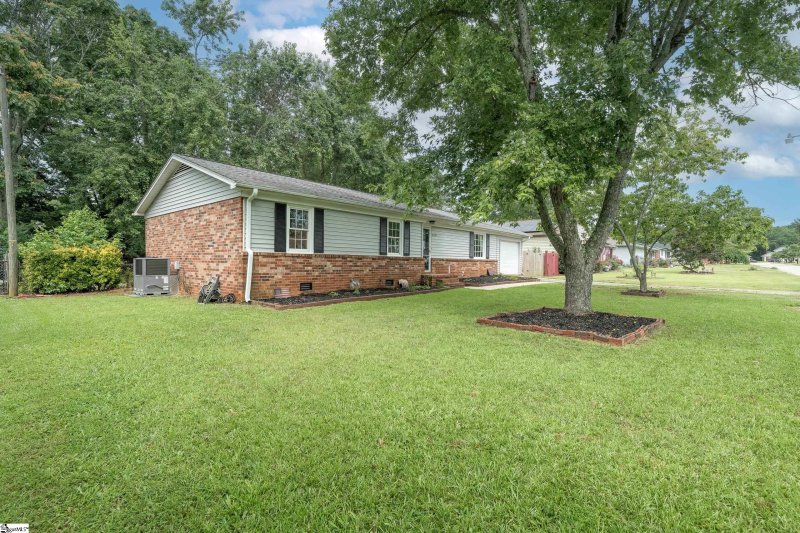 Property image 2 at 408 Berea Forest Circle, Greenville, SC 29617