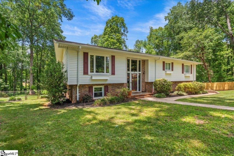 Property image 2 of 211 Covington Court in Northwood Hills, Greenville, SC 29617