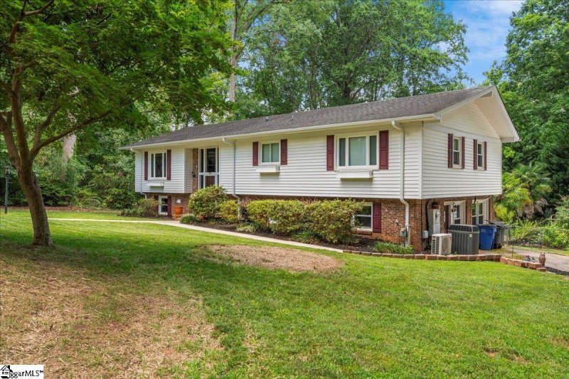 Property image 3 of 211 Covington Court in Northwood Hills, Greenville, SC 29617