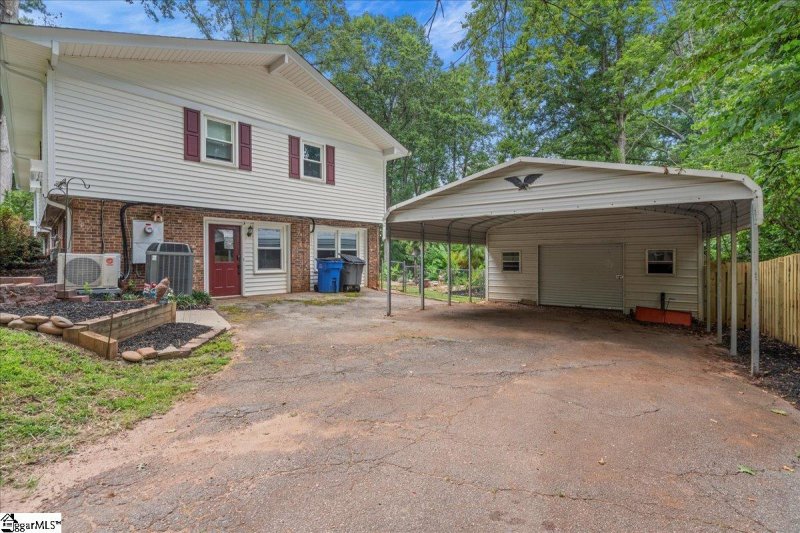 Property image 4 of 211 Covington Court in Northwood Hills, Greenville, SC 29617