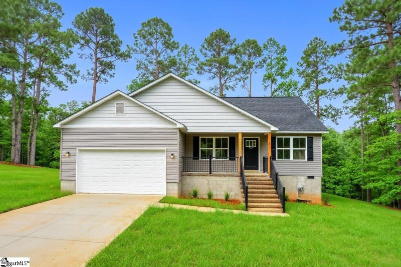 Property image 2 at 902 Chickasaw Drive, Westminster, SC 29693-0000