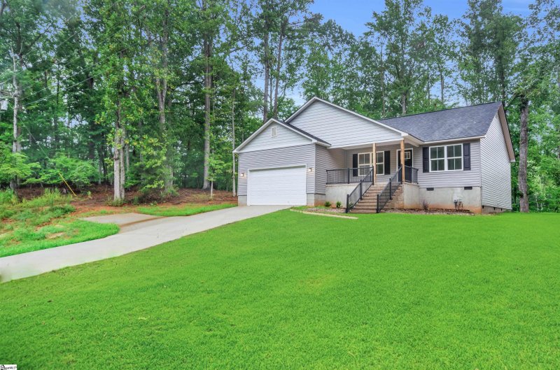 Property image 3 at 902 Chickasaw Drive, Westminster, SC 29693-0000