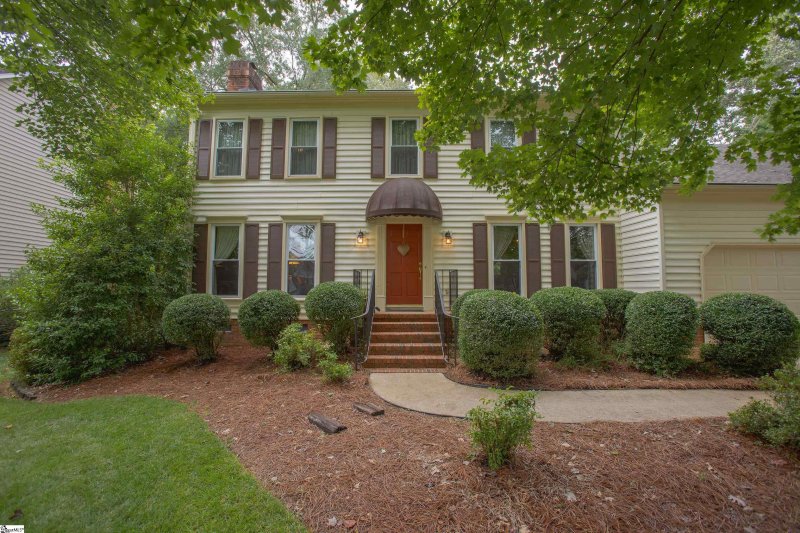 Property image 2 of 403 Woodway Drive in Pelham Falls, Greer, SC 29651