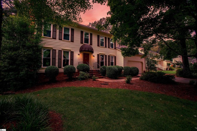 Property image 3 of 403 Woodway Drive in Pelham Falls, Greer, SC 29651