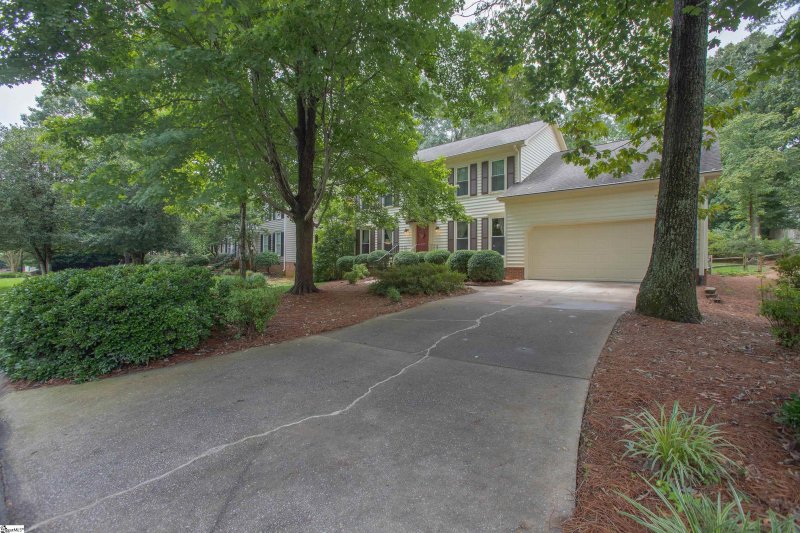 Property image 4 of 403 Woodway Drive in Pelham Falls, Greer, SC 29651
