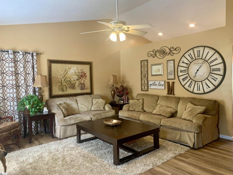 Property image 3 at 785 Thornbird Circle, Boiling Springs, SC 29316