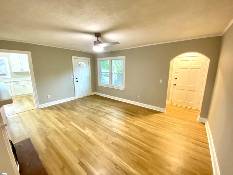 Property image 3 at 301 Churchill Circle, Greenville, SC 29605