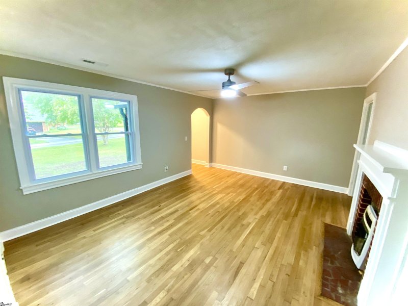 Property image 4 at 301 Churchill Circle, Greenville, SC 29605