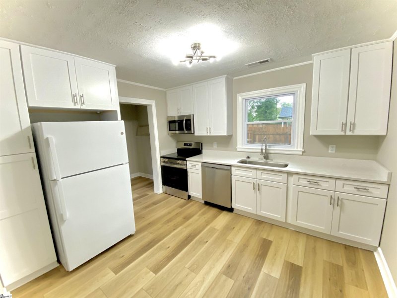 Property image 5 at 301 Churchill Circle, Greenville, SC 29605