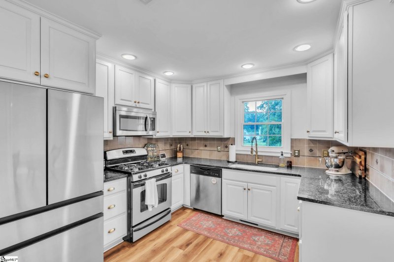 Property image 2 at 10 Del Norte Court, Greenville, SC 29615