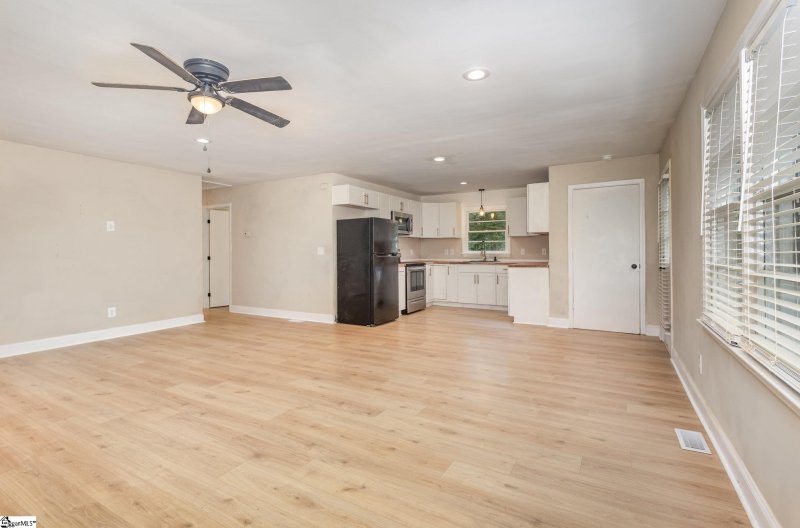 Property image 4 of 24 Springbrook Court in Brookside Village, Wellford, SC 29385