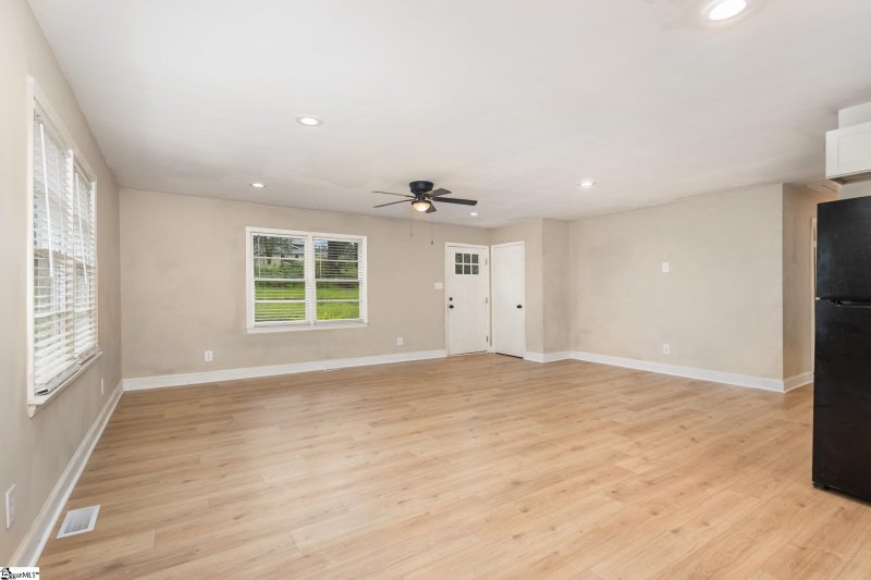 Property image 5 of 24 Springbrook Court in Brookside Village, Wellford, SC 29385