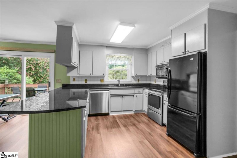 Property image 2 at 301 E Kenilworth Drive, Greenville, SC 29615