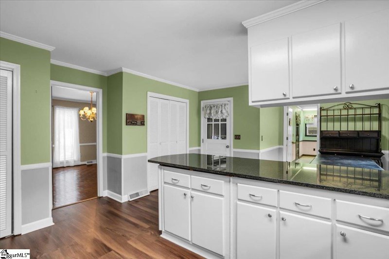 Property image 3 at 301 E Kenilworth Drive, Greenville, SC 29615