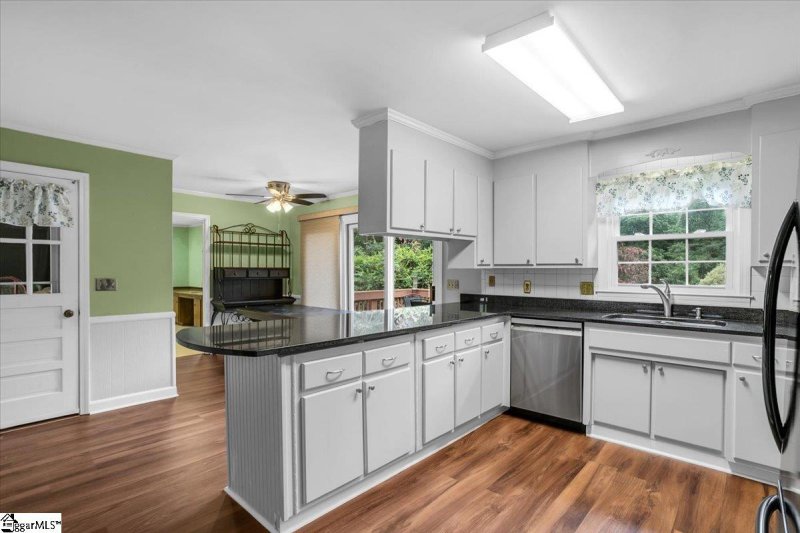 Property image 5 at 301 E Kenilworth Drive, Greenville, SC 29615