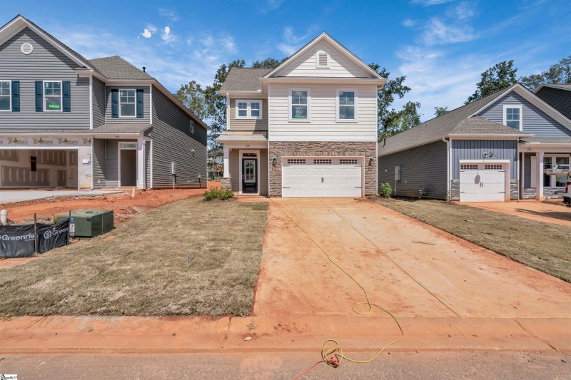 Property image 2 of 228 Brown Circle in Brownstone Park, Easley, SC 29642