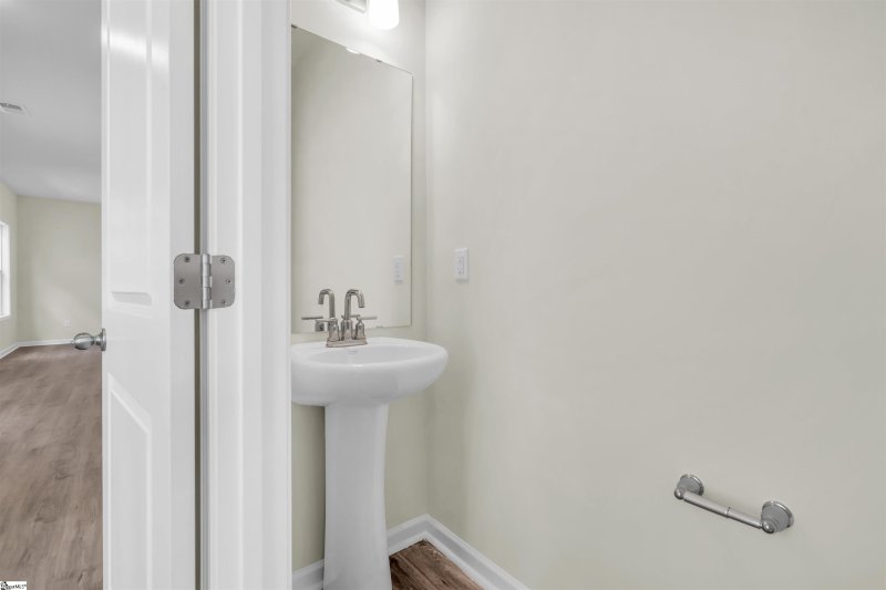 Property image 4 of 228 Brown Circle in Brownstone Park, Easley, SC 29642