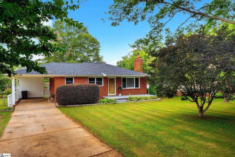 Property image 3 at 124 Courtney Circle, Greenville, SC 29617